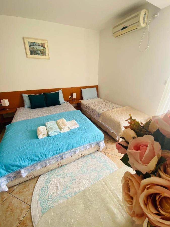 Miomir Perazic Apartments Petrovac na moru Exterior foto