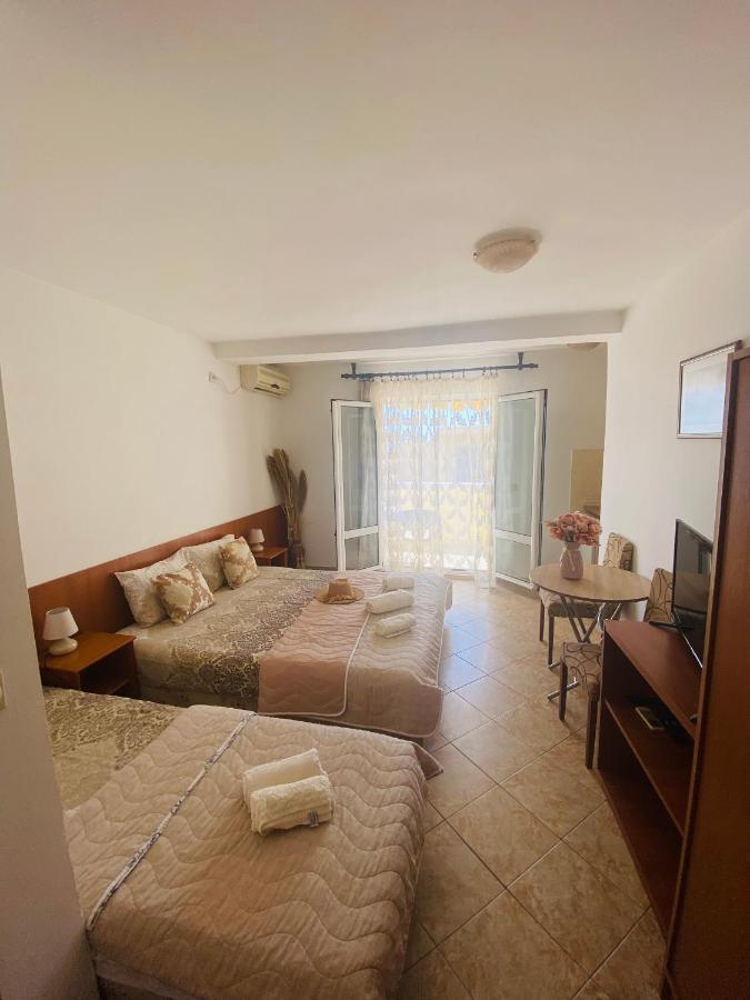 Miomir Perazic Apartments Petrovac na moru Exterior foto