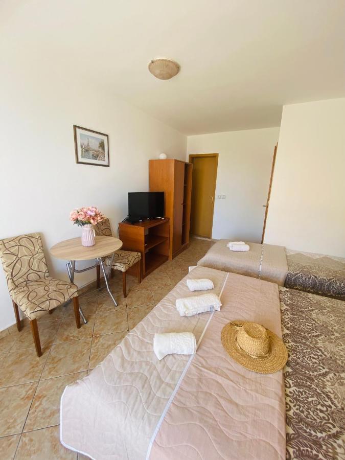 Miomir Perazic Apartments Petrovac na moru Exterior foto