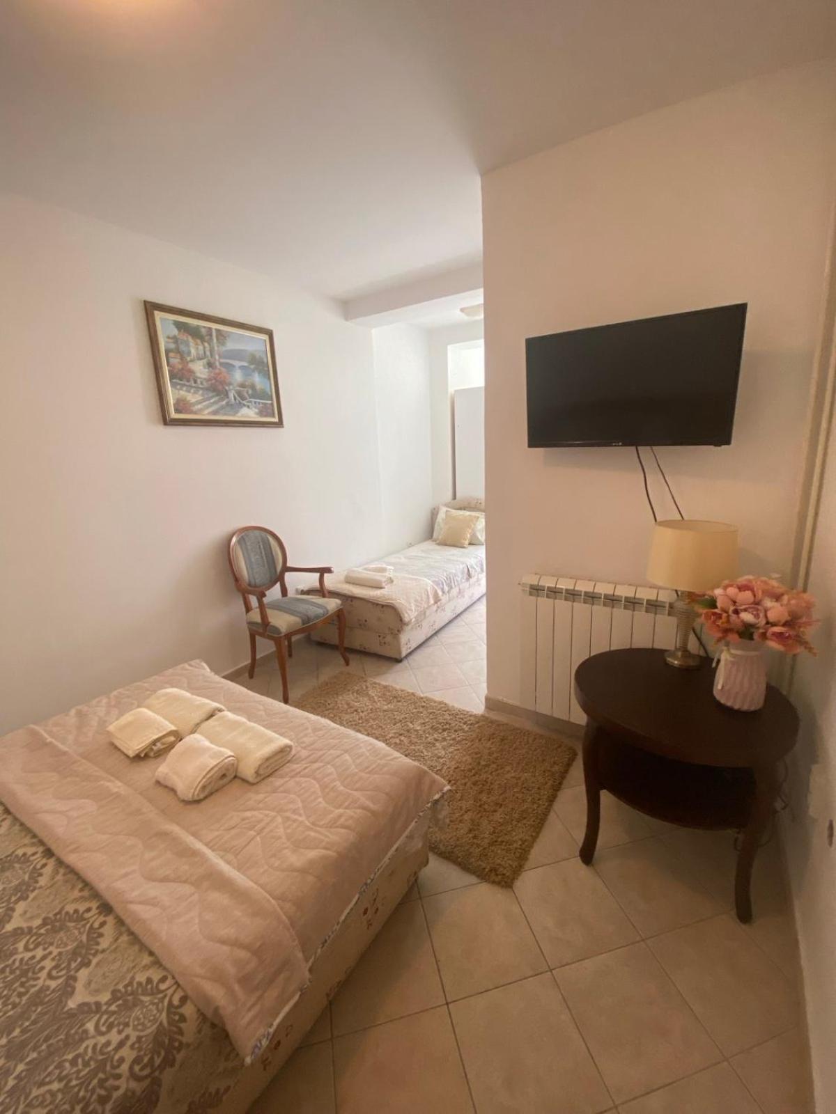 Miomir Perazic Apartments Petrovac na moru Exterior foto