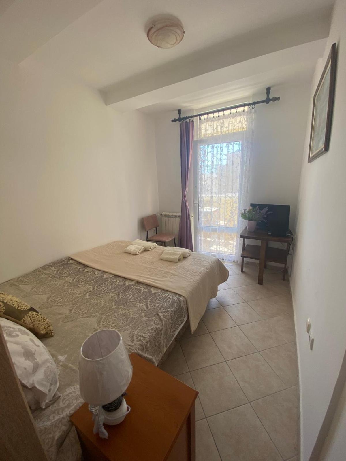 Miomir Perazic Apartments Petrovac na moru Exterior foto