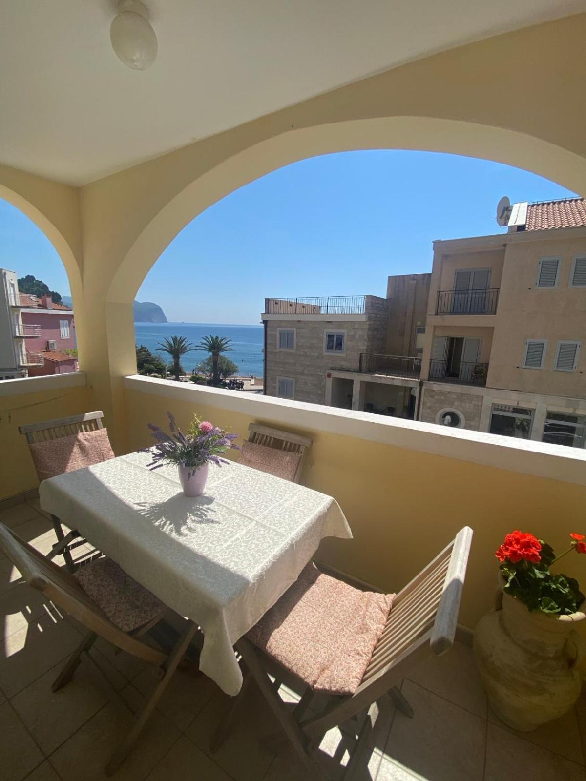 Miomir Perazic Apartments Petrovac na moru Exterior foto
