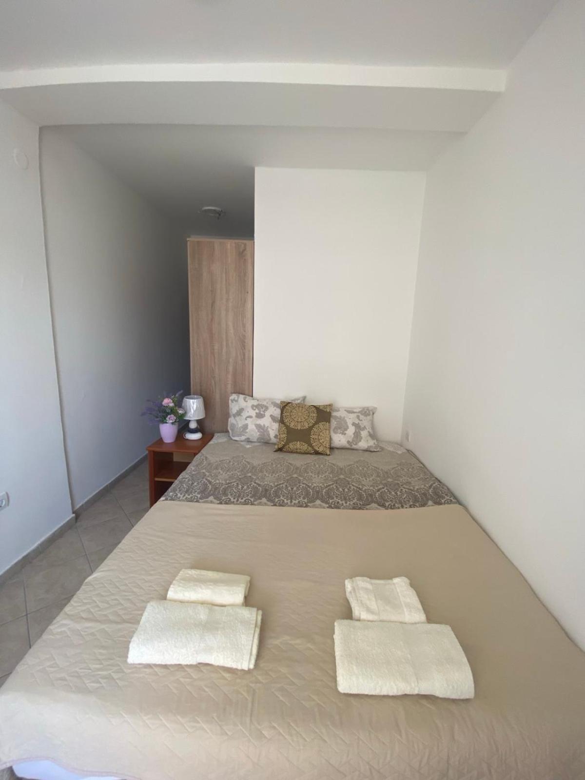 Miomir Perazic Apartments Petrovac na moru Exterior foto
